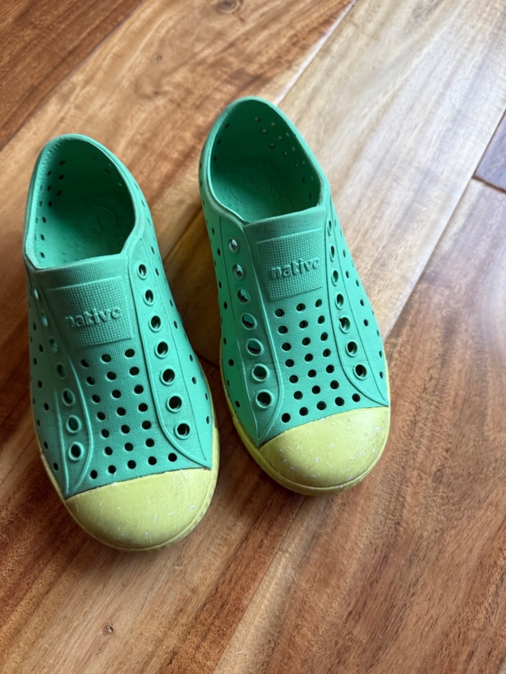 Native shoes, green in size 10